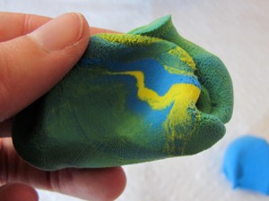 mix yellow clay and blue clay to make green