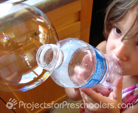 Water bottle bubble fun - Projects for Preschoolers