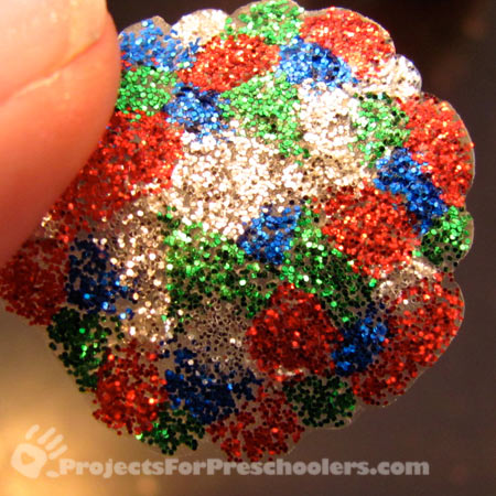 Playing with glitter glue and plastic - Projects for Preschoolers