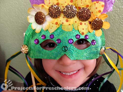 Mardi Gras Mask Paper Plate Craft - Projects for Preschoolers