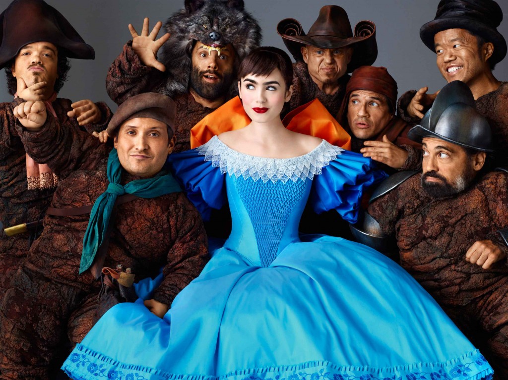 Snow White and the 7 Dwarves in Mirror Mirror Snow White and the 7 Dwarves in Mirror Mirror