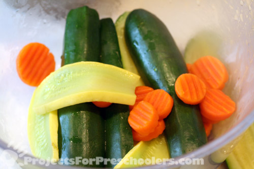 Cook the carrots, zucchini and yellow squash in water following the recipe