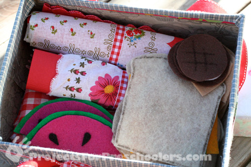 Store felt picnic food in shoebox picnic basket